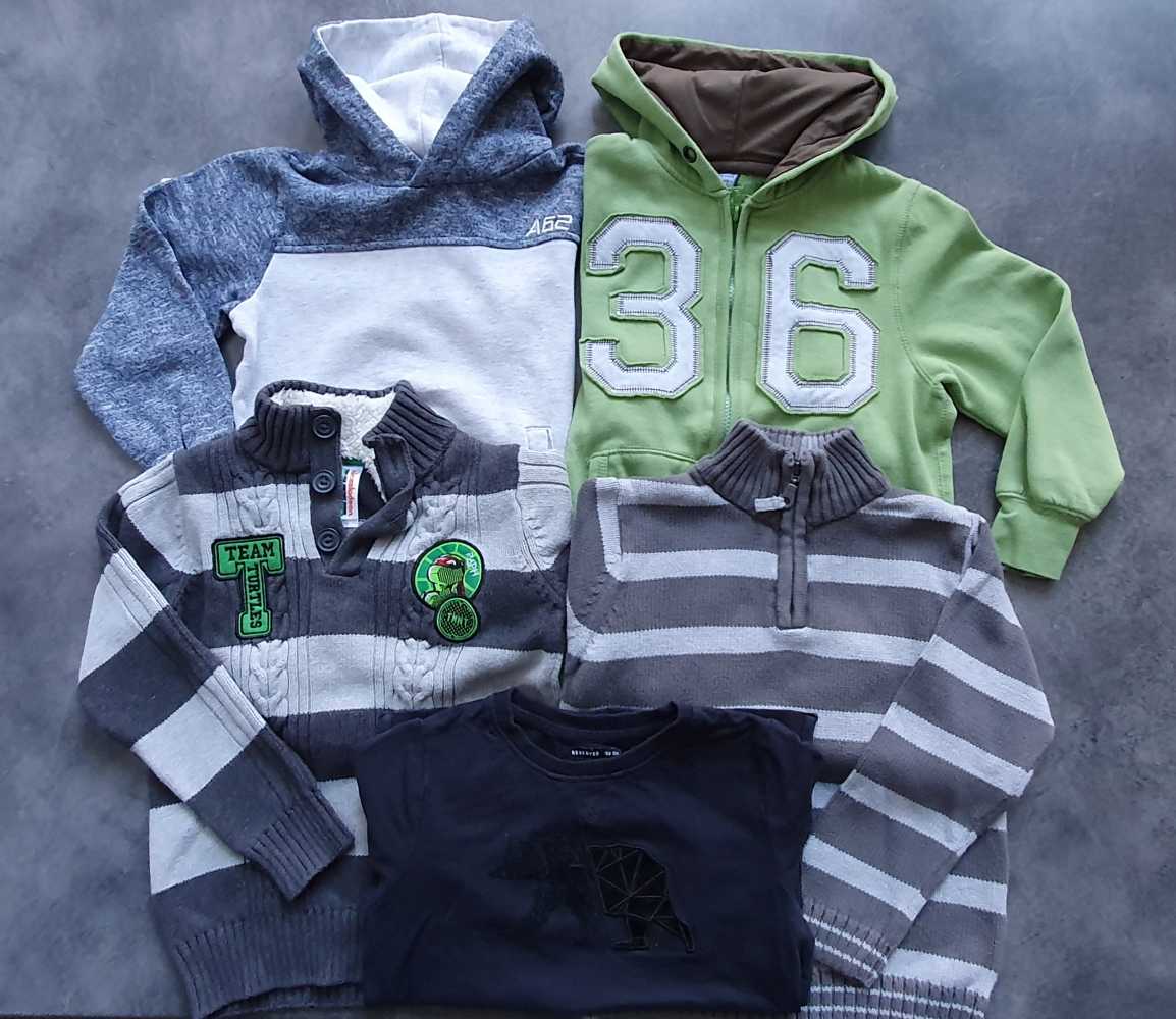 5 darabos felsőruházat 6-8 éves fiúknak. Méret: 122-128