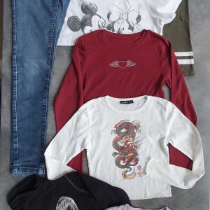 Vagány kollekció 1 farmerrel, 2 FB Sisters haspólóval, 3 rövid ujjúval (Mickey-s pólón egy pár centis rész varrás megerősítést igényel) és 1 Desigual hosszú ujjúval 14-15 éveseknek, 164-170 méretben.