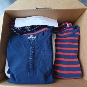 Komplett ruhacsomag 7-8 éves kisfiúnak átmeneti és téli időszakra, 122/128-as méretű ruhákkal. Normál minőségű csomag.