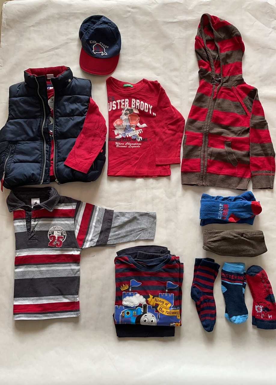 Stílusos kék-bordó kollekció, mellénnyel, kardigánnal. Mindennapi használatra, átmeneti szezonra.