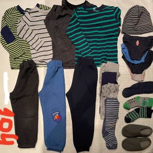 Otthoni kényelmes, 15 db-os szabadidős kapszulagardrób 3-4 éves kisfiúra. Ebben élvezet lesz minden játék!